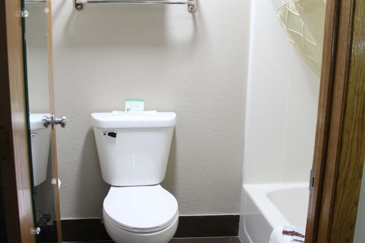 Westbridge Inn & Suites