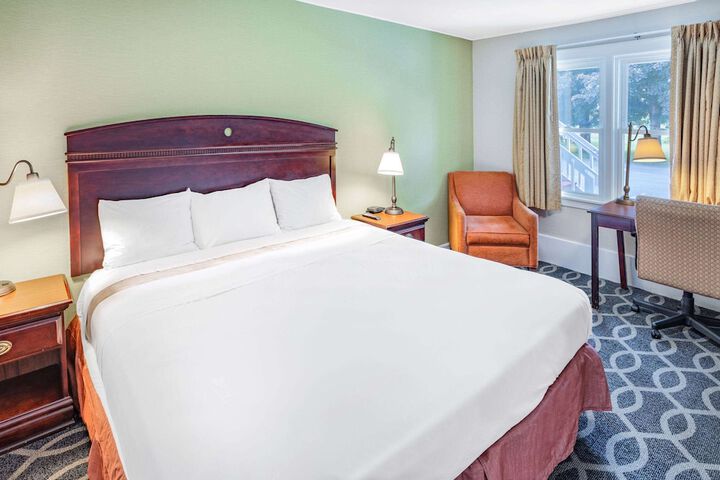 Room 10 of 20
