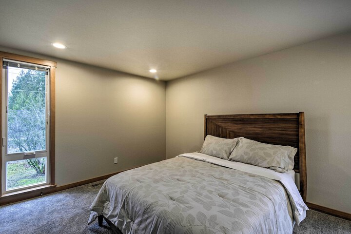 Luxurious Tacoma Retreat w / Quartz Countertops!