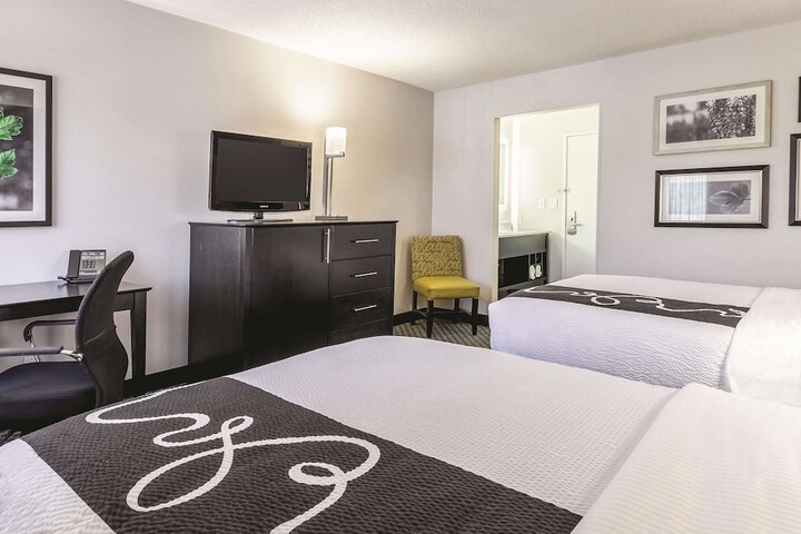 Room 25 of 40