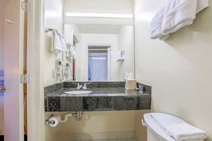 Whispering Pines by Hotel O Whitestone VA