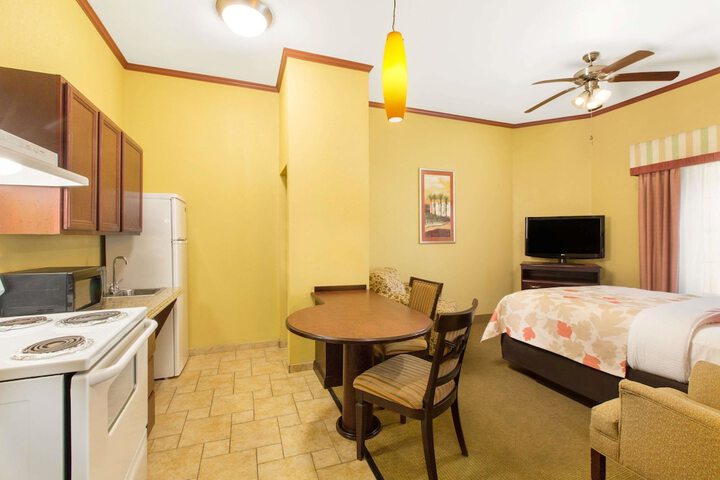 Room 15 of 19