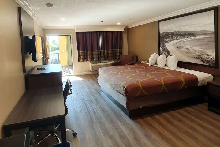 Room 30 of 35