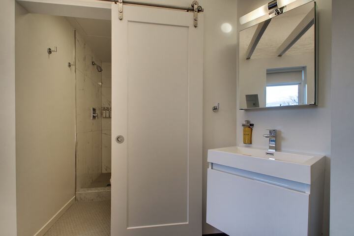 Room 46 of 111