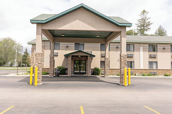 Quality Inn & Suites Marinette