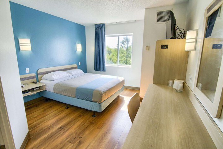 Room 25 of 40