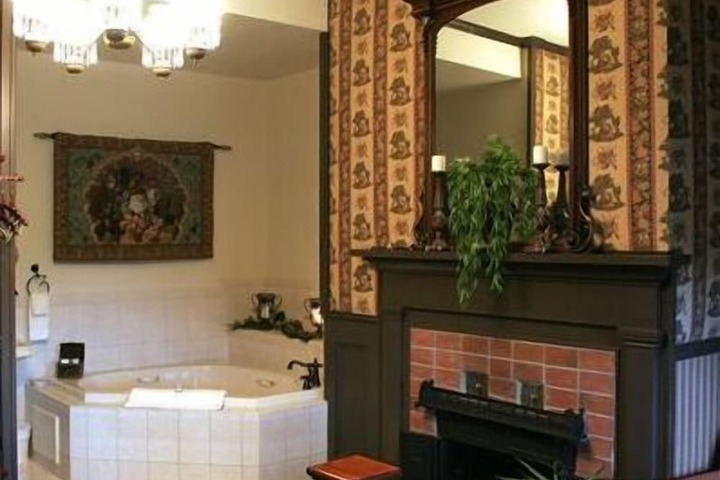 Hot Tub 75 of 107