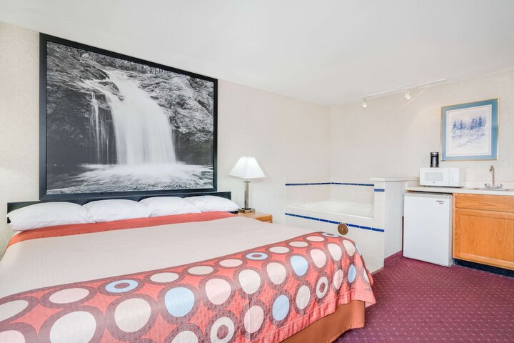 Super 8 by Wyndham Tomah Wisconsin