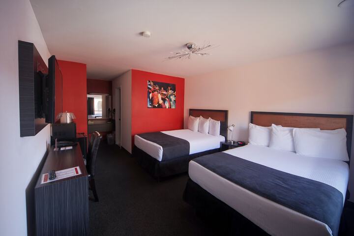 Room 32 of 48