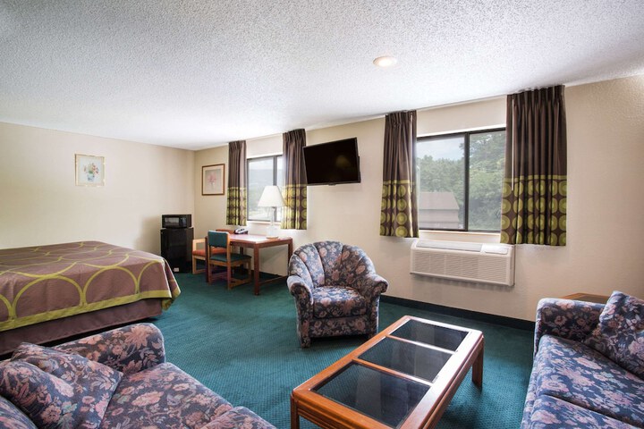 Room 8 of 14