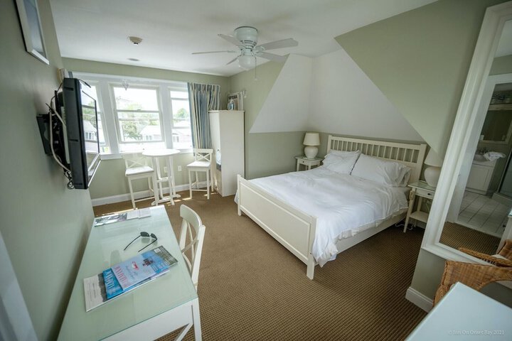 Room 10 of 17