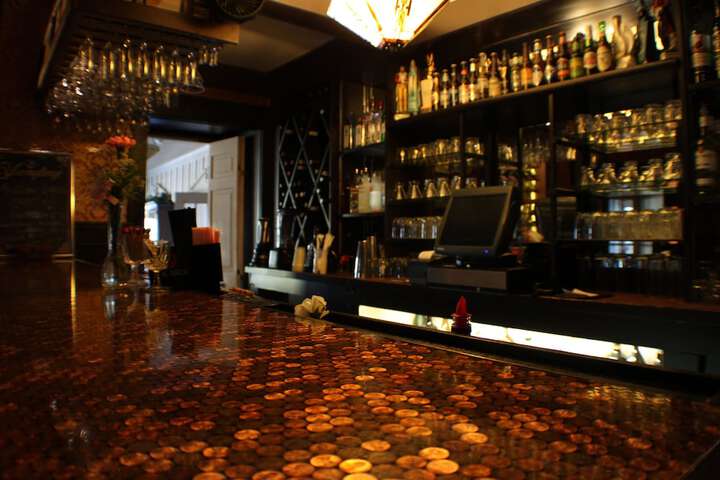 Lounge 33 of 46