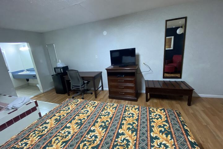Room 13 of 35