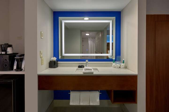Room 18 of 38