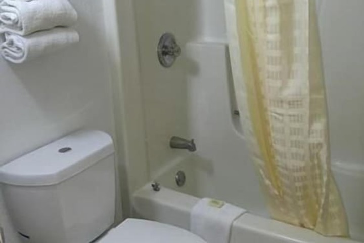 Room 8 of 11