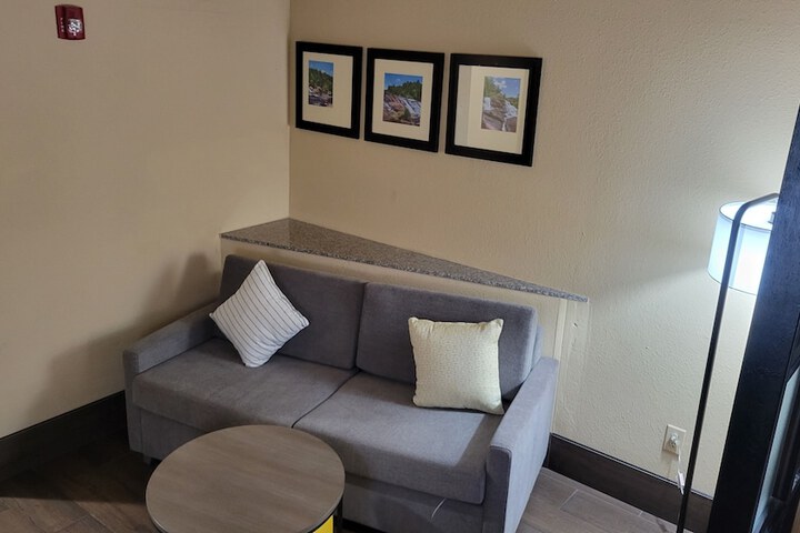 Room 28 of 69