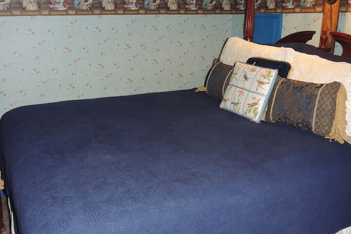 Room 27 of 65