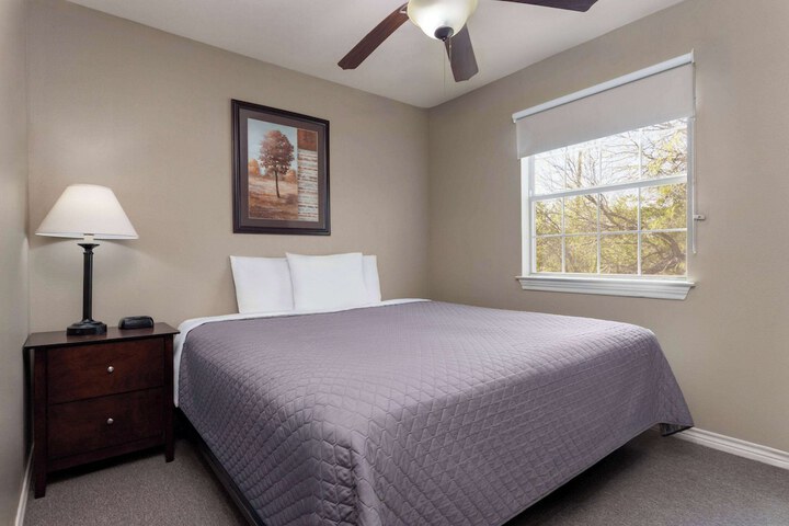 Eagles Den Three Rivers Texas a Travelodge by Wyndham