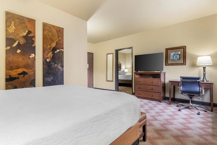 Best Western Plus Cimarron Hotel & Suites