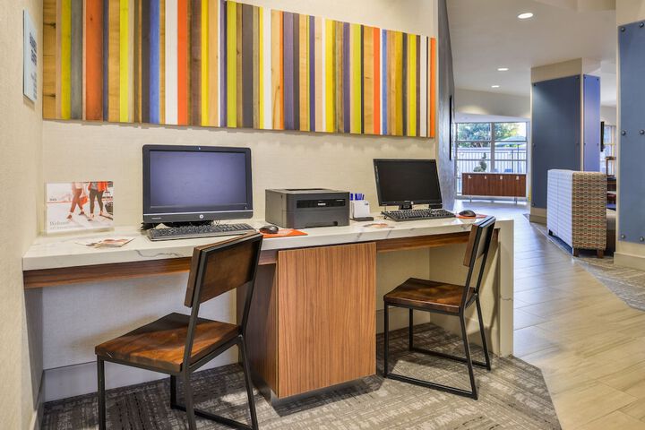 Holiday Inn Express & Suites Elk Grove Central - Hwy 99 by IHG