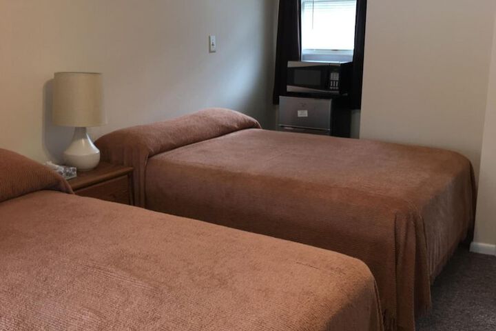 Room 9 of 37
