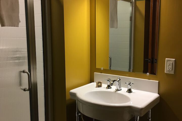 Room 19 of 100