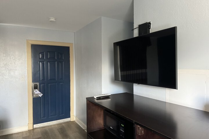 Room 9 of 17