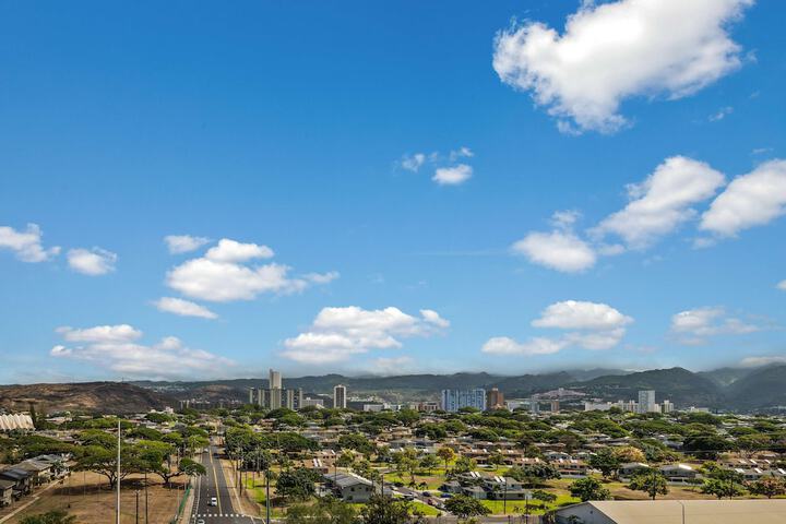 Best Western The Plaza Hotel Honolulu Airport - Free Breakfast