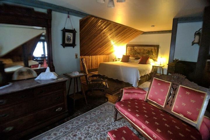 Room 32 of 76