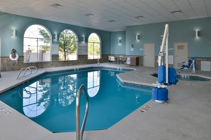 Holiday Inn Express Farmington - Bloomfield by IHG