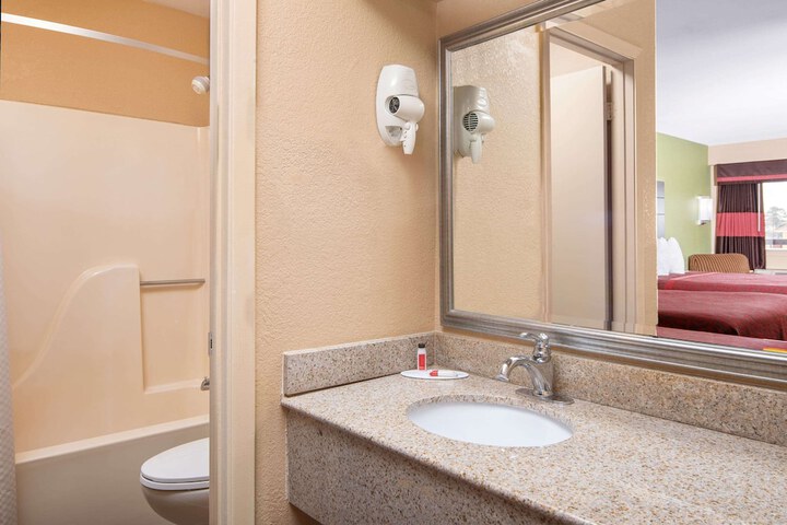 Room 18 of 19