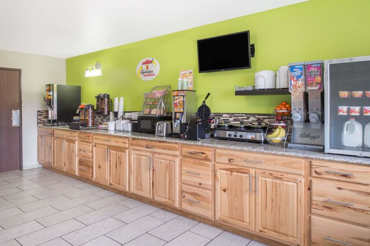 Super 8 by Wyndham Moberly MO