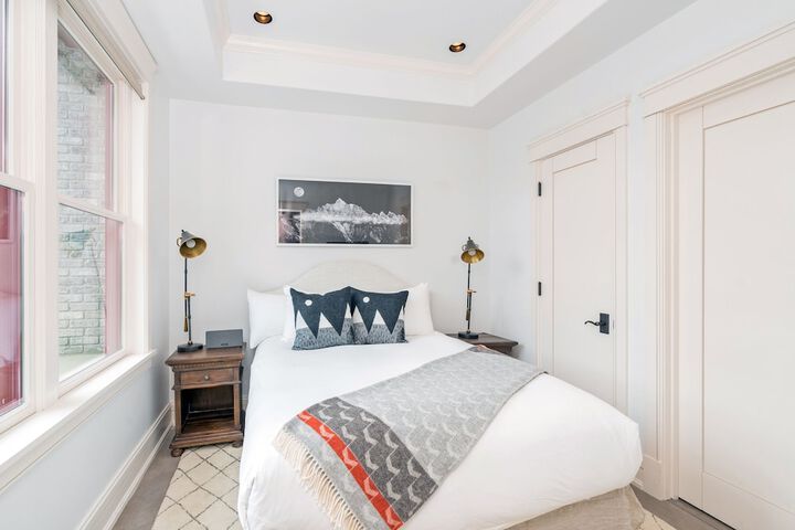 Element 52 Auberge Collection