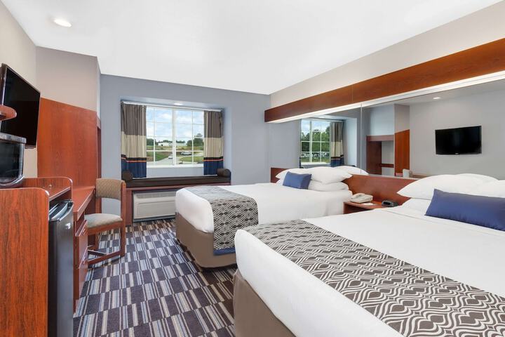 Room 9 of 18