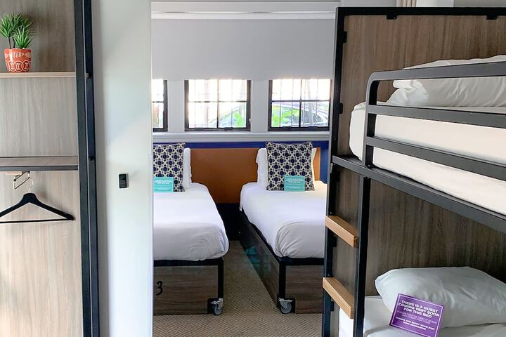 Room 25 of 73