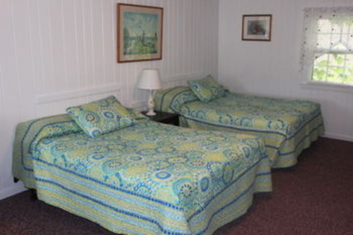 Sheas Riverside Inn & Motel