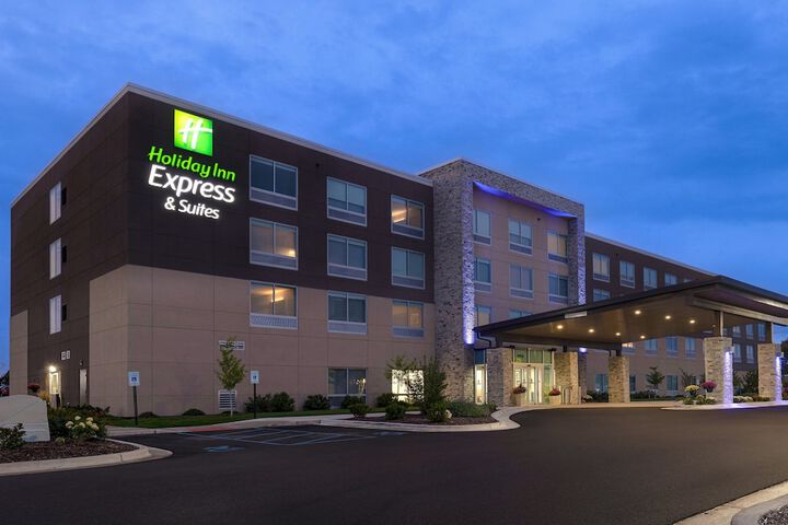 Holiday Inn Express & Suites Detroit Dearborn by IHG