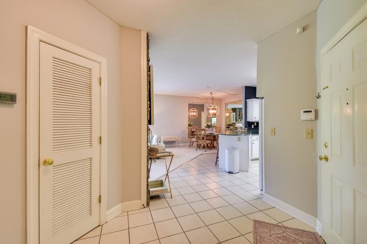 Balcony & Golf Course View! Condo at Kingwood