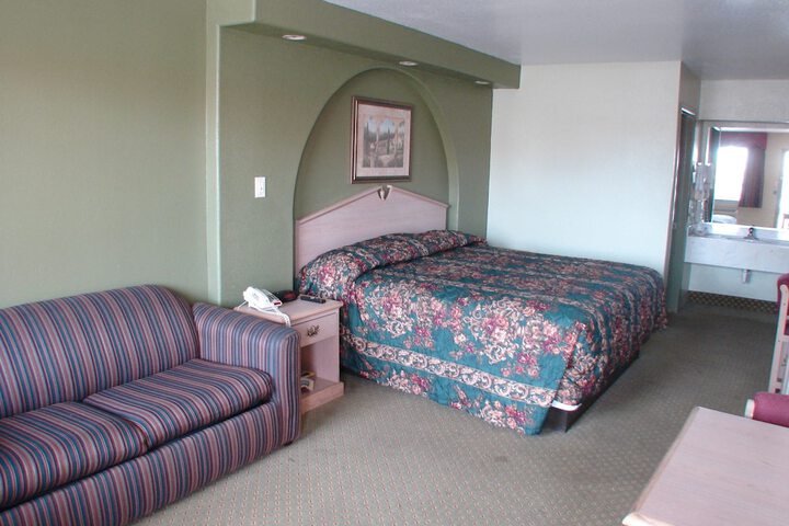 Room 13 of 20
