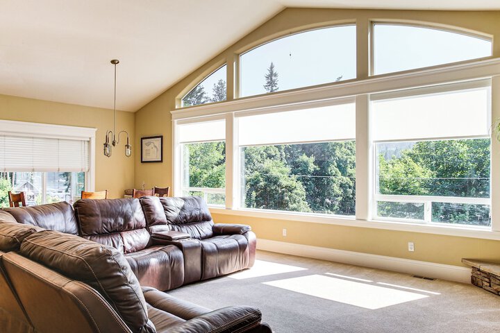 Rathdrum Home w / Hot Tub: Steps to Beach Access!