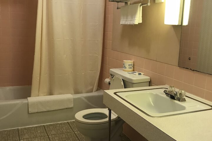 Room 33 of 38