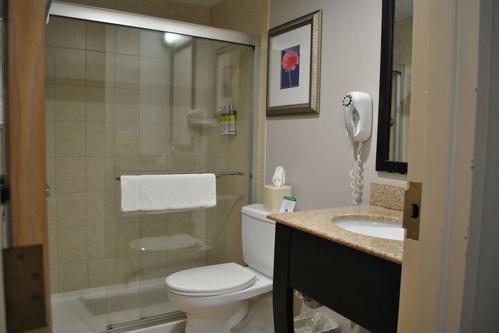 Room 10 of 30
