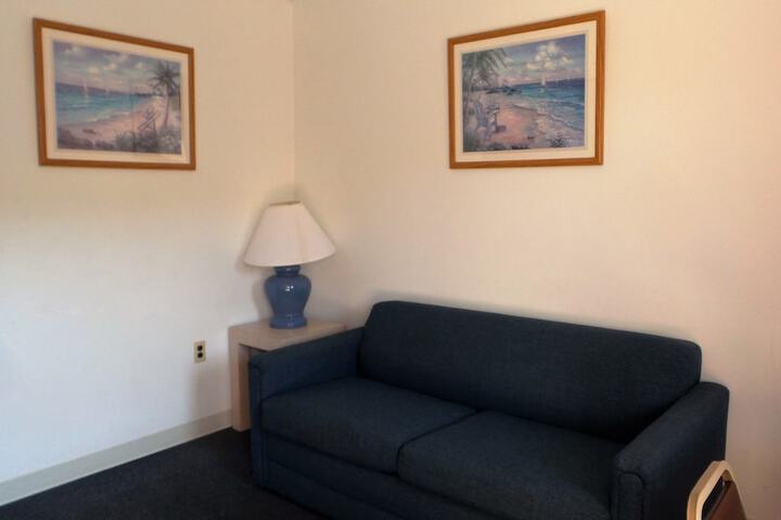 Golden Rail Motel