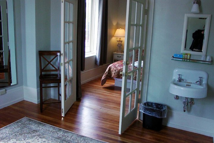 Room 50 of 68