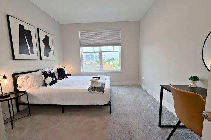 Modern 4BR with Parking - WV rep 4