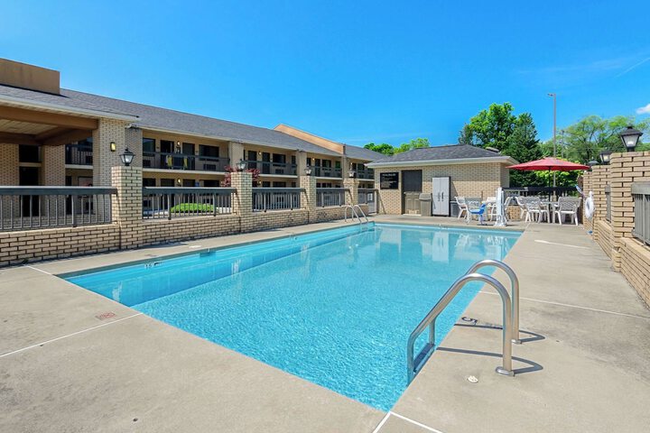 Pool 11 of 40