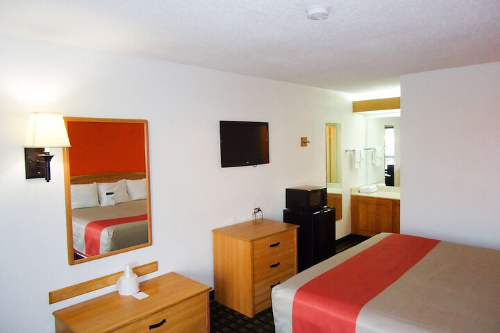 Room 8 of 44