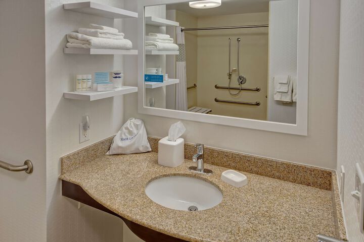 Hampton Inn by Hilton Dunn