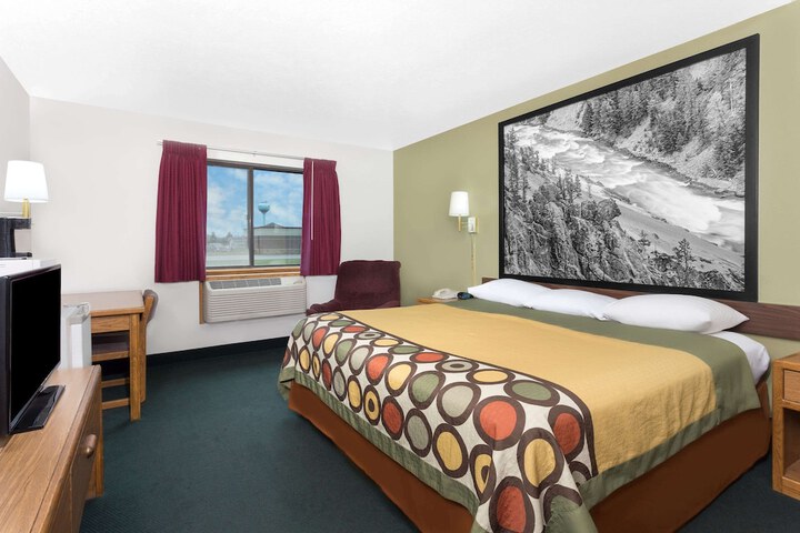 Room 12 of 28