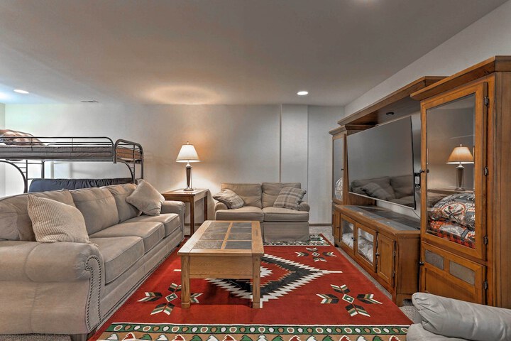 Vernon Township Condo Near Golfing + Skiing!